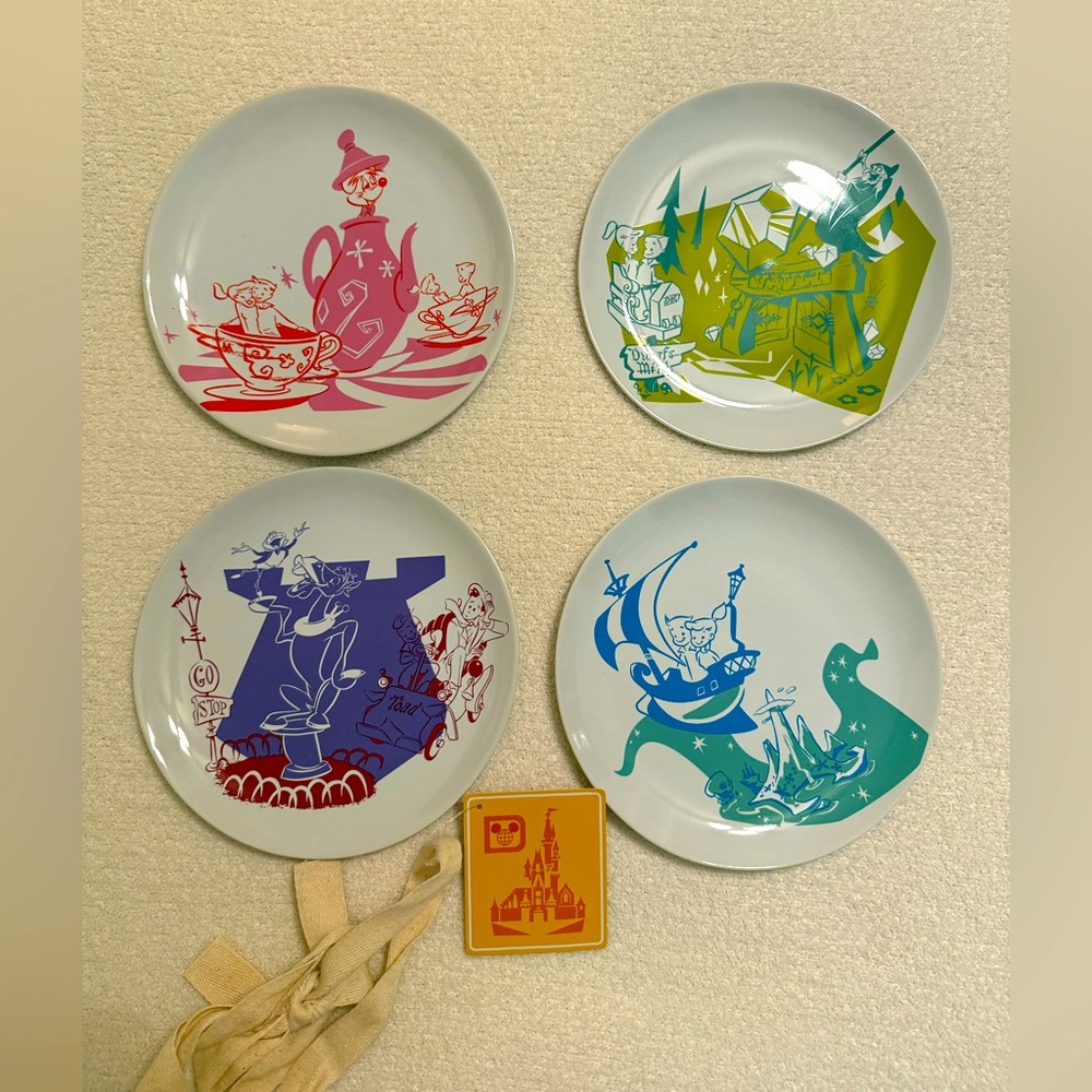 Disney World plates Kevin Kidney and Jody Daily set of four NWT